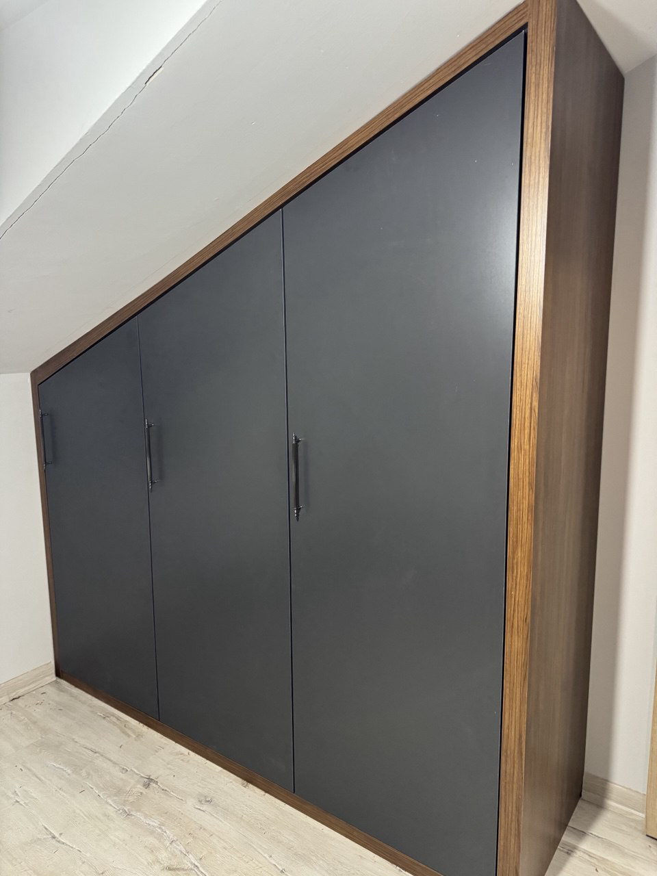 Eğimli tavan için özel ölçü gardırop üretimi