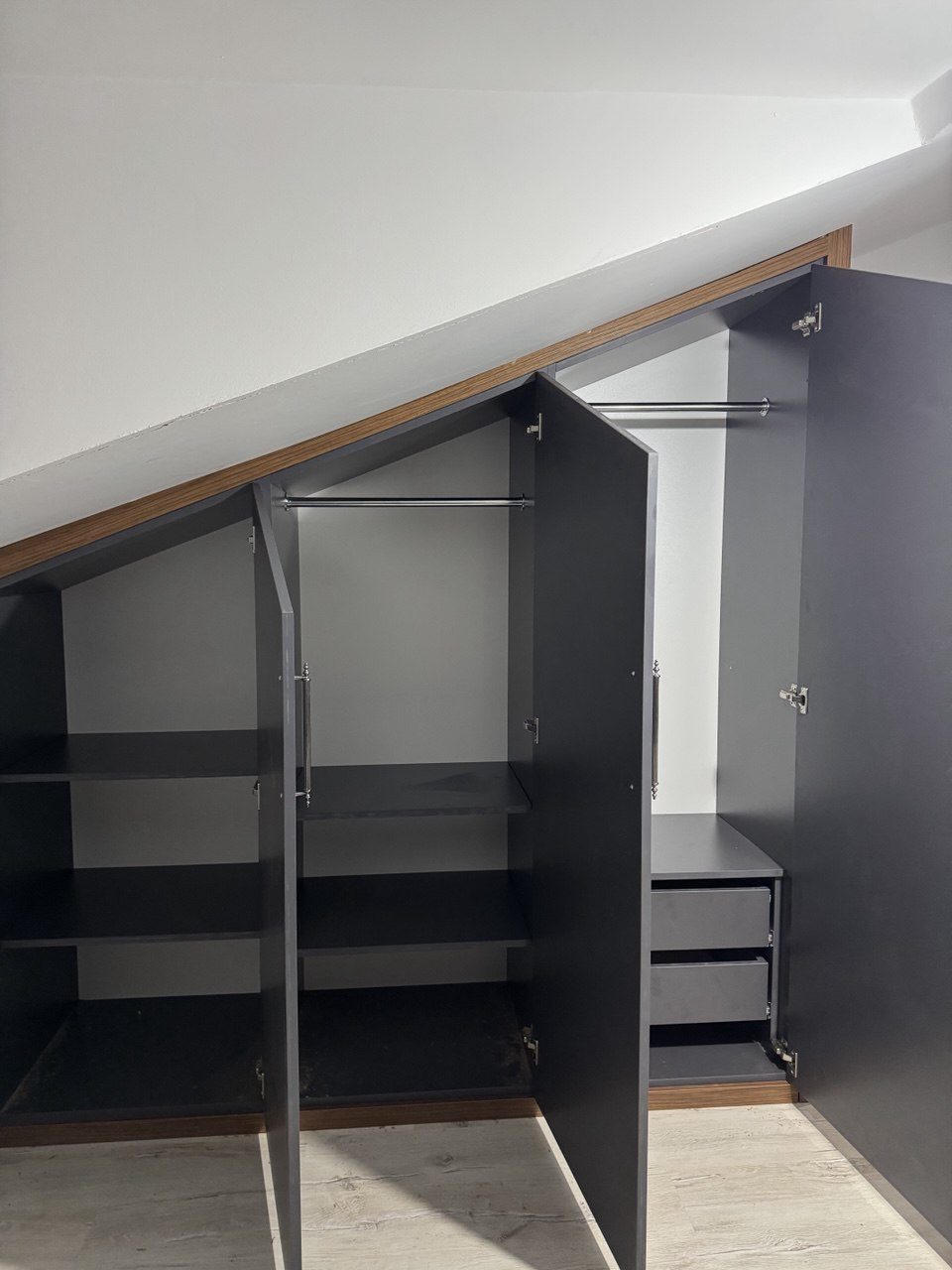 Fonksiyonel iç düzenlemeli gardırop dolap sistemi