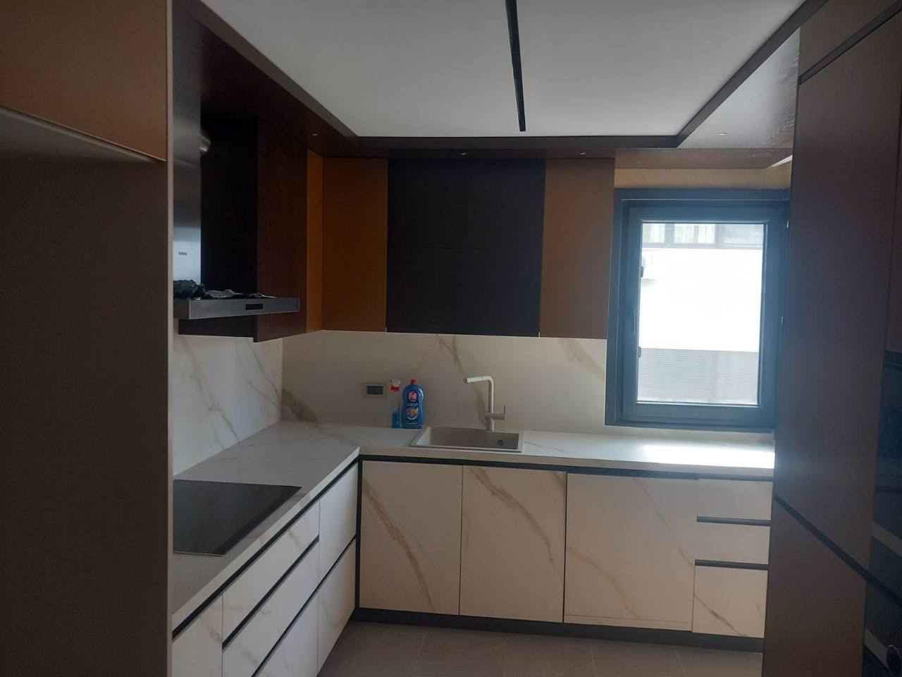 L tipi modern mutfak dolabı ve özel üretim tezgah çözümü